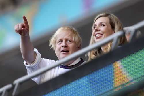 英国首相观看欧洲杯决赛-英国首相看七一直播